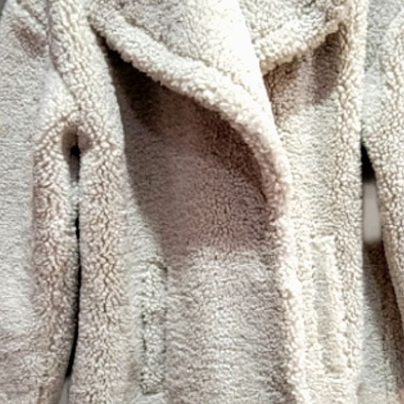 NOWT abercrombie and fitch cream long teddy. L - Picture 6 of 6